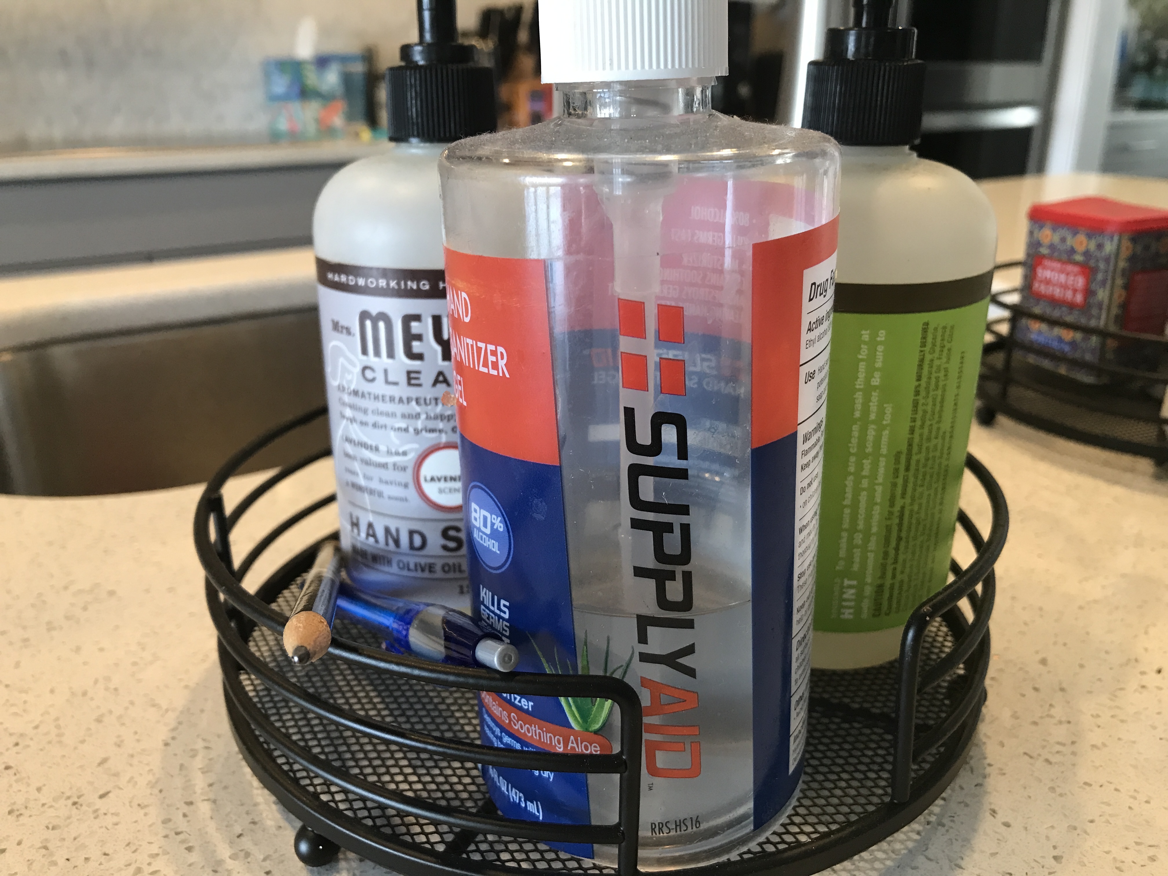 Yes, you can have images inside the blog